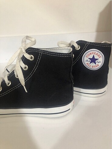 Siyah 43 numara converse ayakkabı.