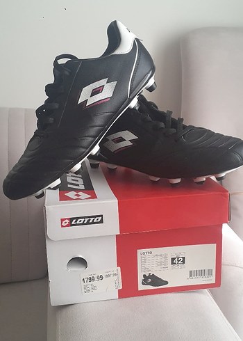 Lotto Siyah Beyaz Futbol Ayakkabisi