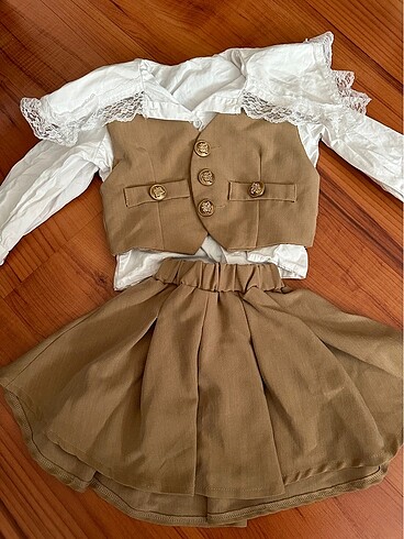 Etekli yelek gömlek takım - Görsel 2