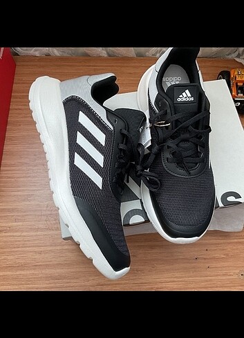 Adidas 39 numara 