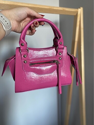 Pembe El Çantası