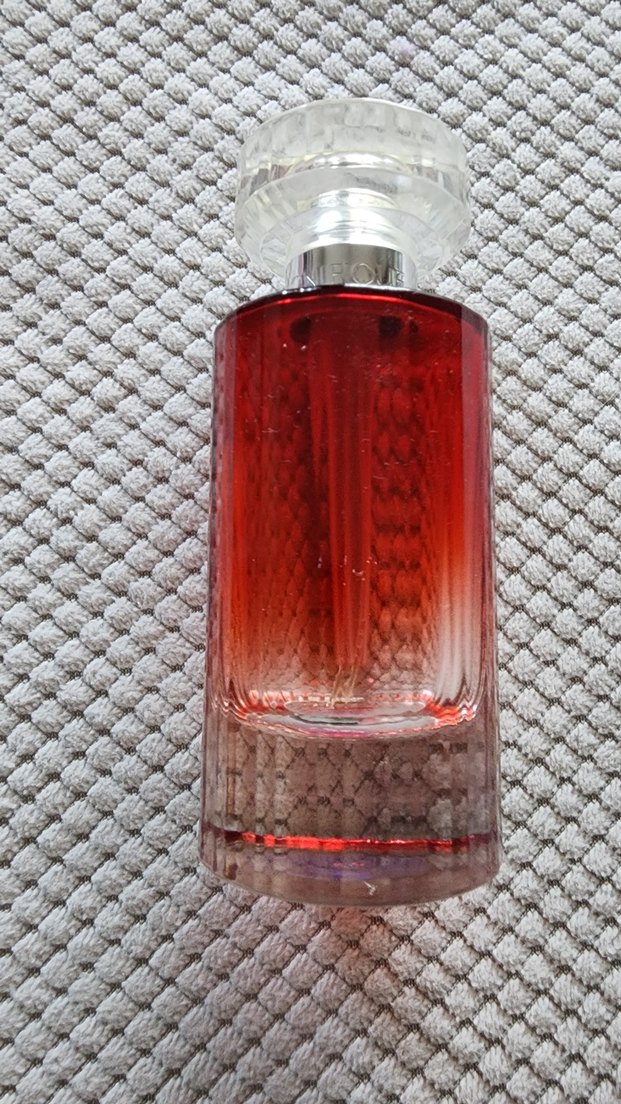 Kadın Parfümü Şişesi - Görsel 2