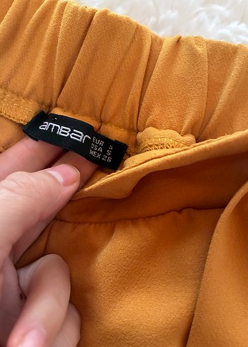 s Beden Kemer Detaylı Kısa Pantalon