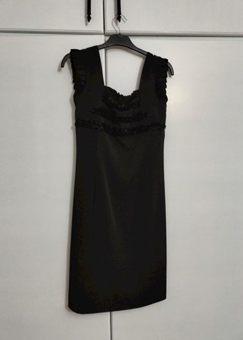 Kısa Kollu Siyah Fırfırlı Gotik Elbise - Görsel 2