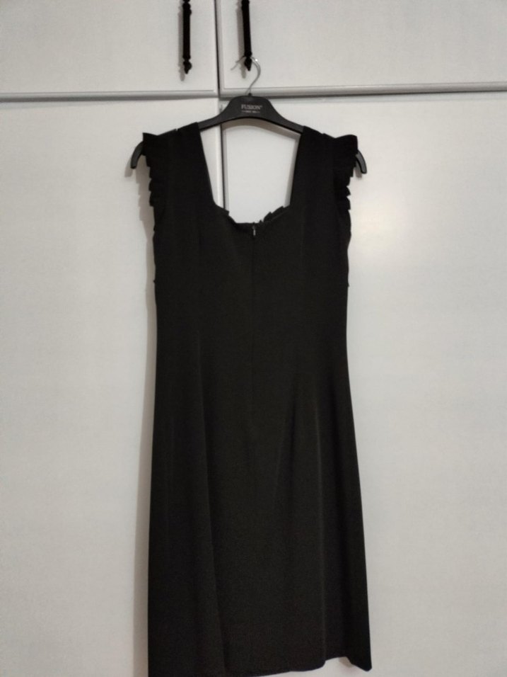 Kısa Kollu Siyah Fırfırlı Gotik Elbise - Görsel 3