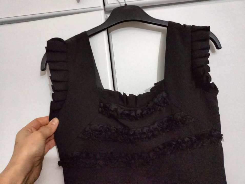 Kısa Kollu Siyah Fırfırlı Gotik Elbise - Görsel 4