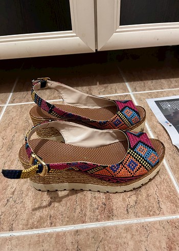 Renkli Bohem Dolgu Topuklu Kadın Sandalet - Görsel 5