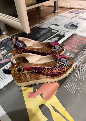 Renkli Bohem Dolgu Topuklu Kadın Sandalet - Görsel 4