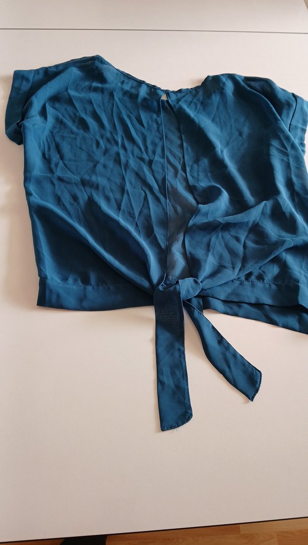 Mavi yuvarlak yakalı şifon arkası 2 parçalı bağcıklı bluz - Görsel 2