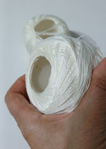 Beyaz El İşi İpliği Topları 60 numara parlak ip 2 si 200tl - Görsel 5