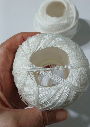 Beyaz El İşi İpliği Topları 60 numara parlak ip 2 si 200tl - Görsel 3