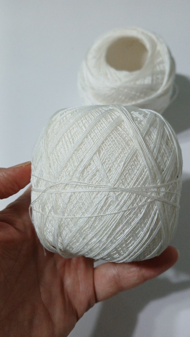Beyaz El İşi İpliği Topları 60 numara parlak ip 2 si 200tl - Görsel 2