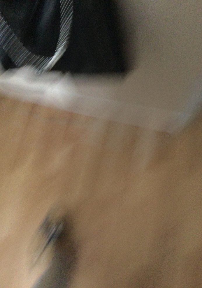 Zincir Detaylı Parlak Siyah Deri Çanta - Görsel 2