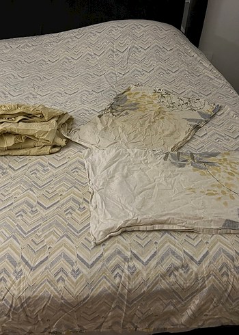 Gri ve Sarı Baskılı Yatak Örtüsü - Görsel 6