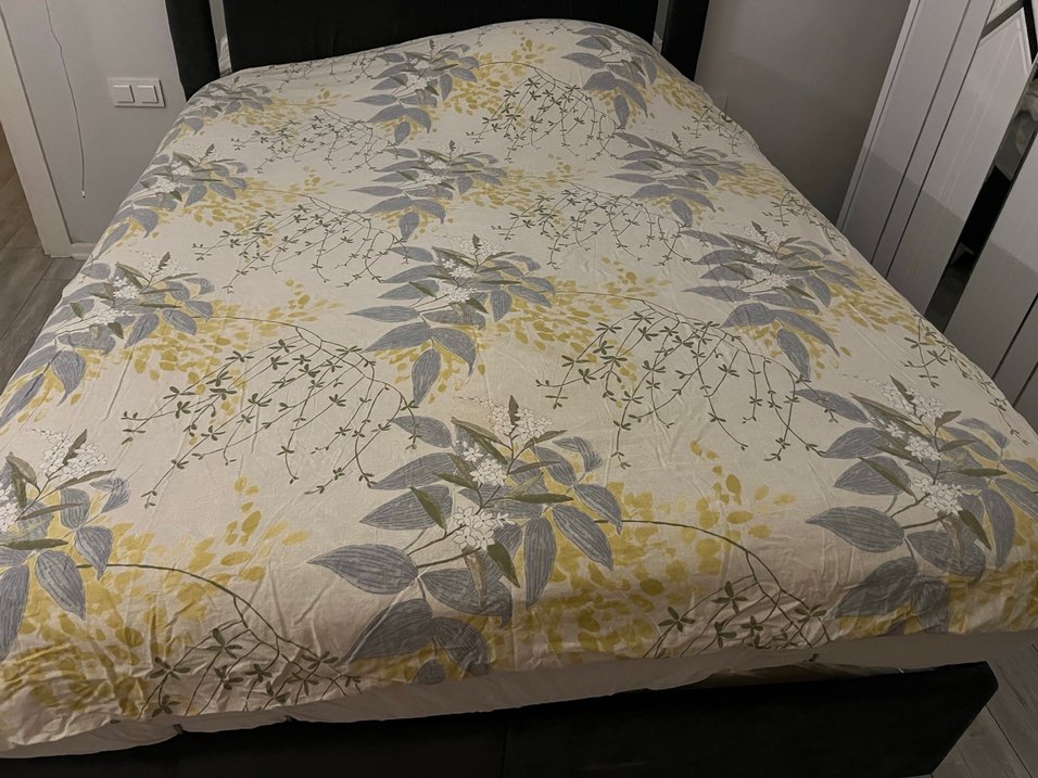 Gri ve Sarı Baskılı Yatak Örtüsü - Görsel 2