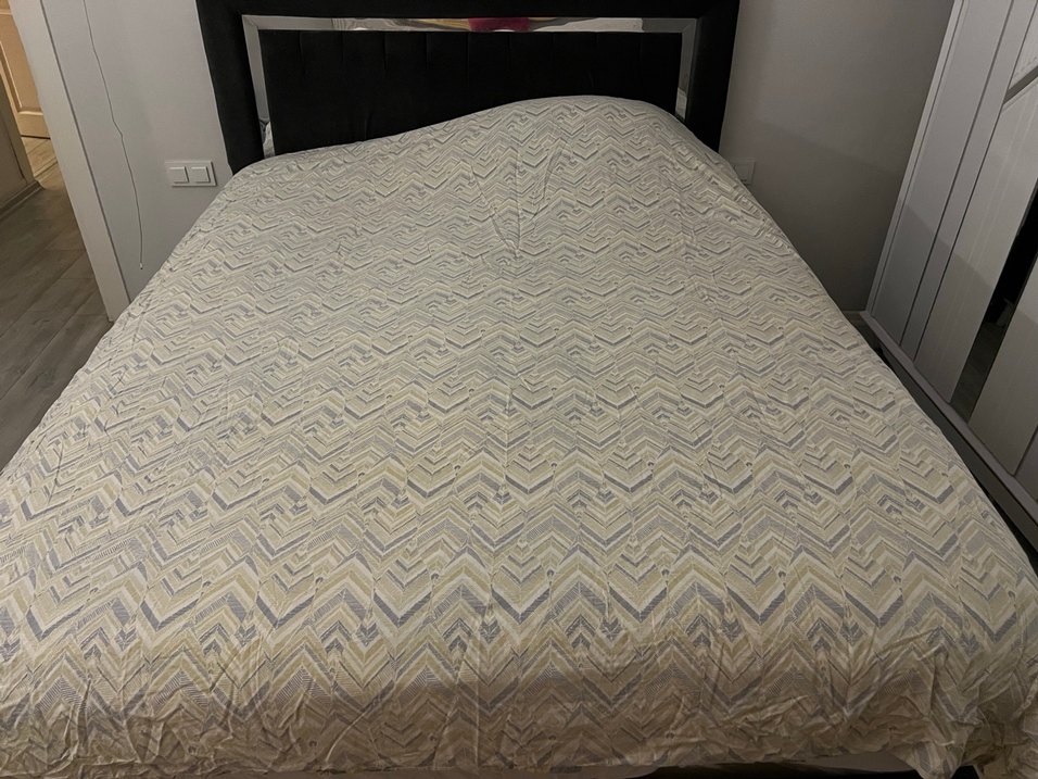 Gri ve Sarı Baskılı Yatak Örtüsü - Görsel 4