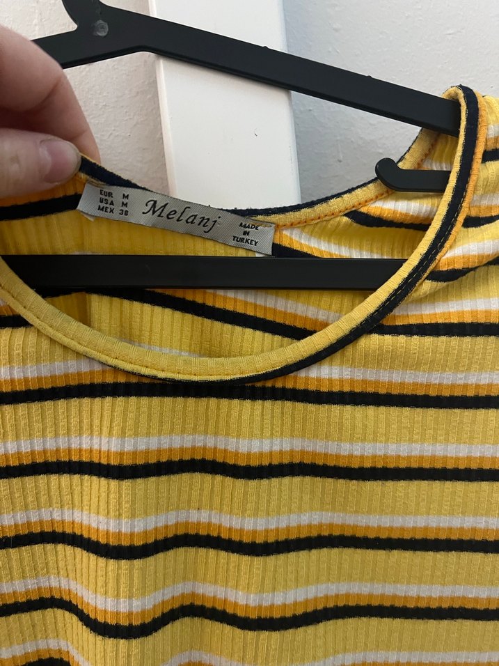 Sarı Çizgili Kız Çocuk Fırfırlı Tişört - Görsel 2