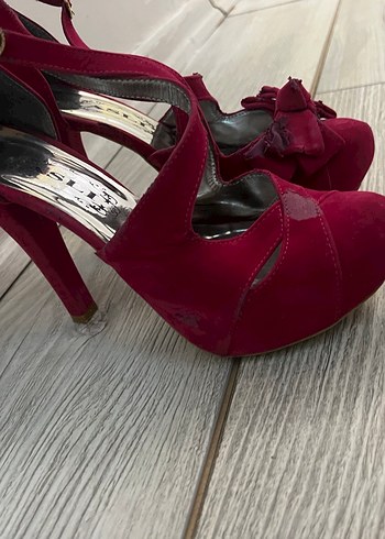 Kırmızı Süet Fiyonklu Yüksek Topuklu Kadın Ayakkabı - Görsel 3