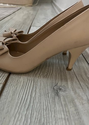 Bej Fiyonklu Stiletto Topuklu Kadın Ayakkabı - Görsel 3