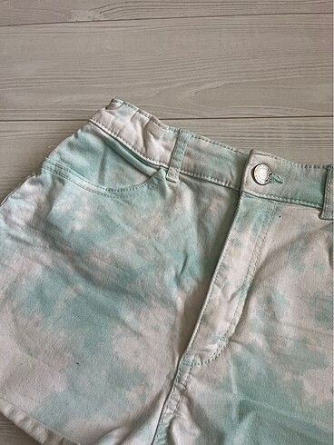 H&M Batik desenli şort