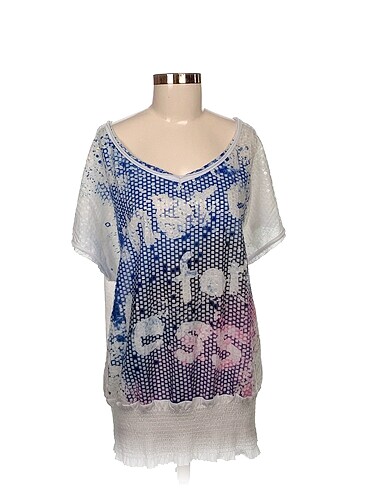 Desigual T-shirt %70 İndirimli.