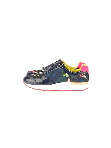 Ted Baker Spor Ayakkabı %70 İndirimli.