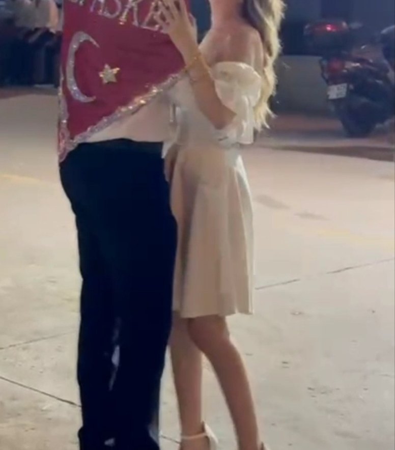 !!SATILDI!!
Beyaz Elbise Mini Gelinlik After Bride Mezuniye - Görsel 4