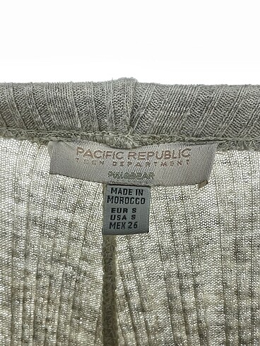 s Beden çeşitli Renk Pull and Bear Düz Kesim %70 İndirimli.
