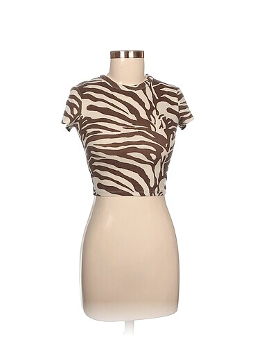 Bershka T-shirt %70 İndirimli.