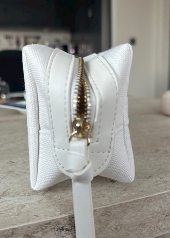 Guerlain Beyaz Fermuarlı Kadın Makyaj Çantası