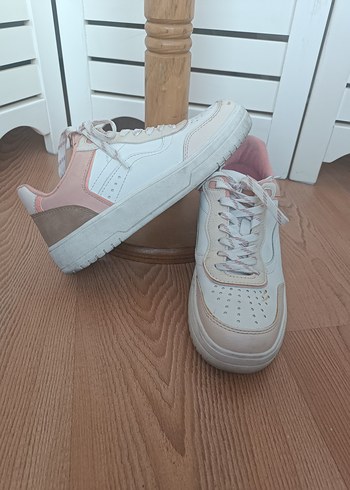 Stradivarius Bağcıklı Kadın Spor Ayakkabı