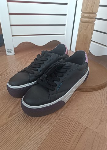 39 Beden Bershka Siyah Bağcıklı Platform Taban Spor Ayakkabı