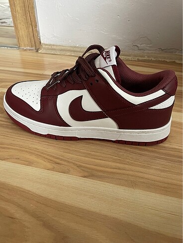 42 Beden Nike dunk low ithal orijinal 1 kez giyildi