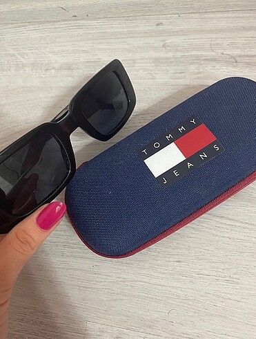 Tommy jeans güneş gözlüğü