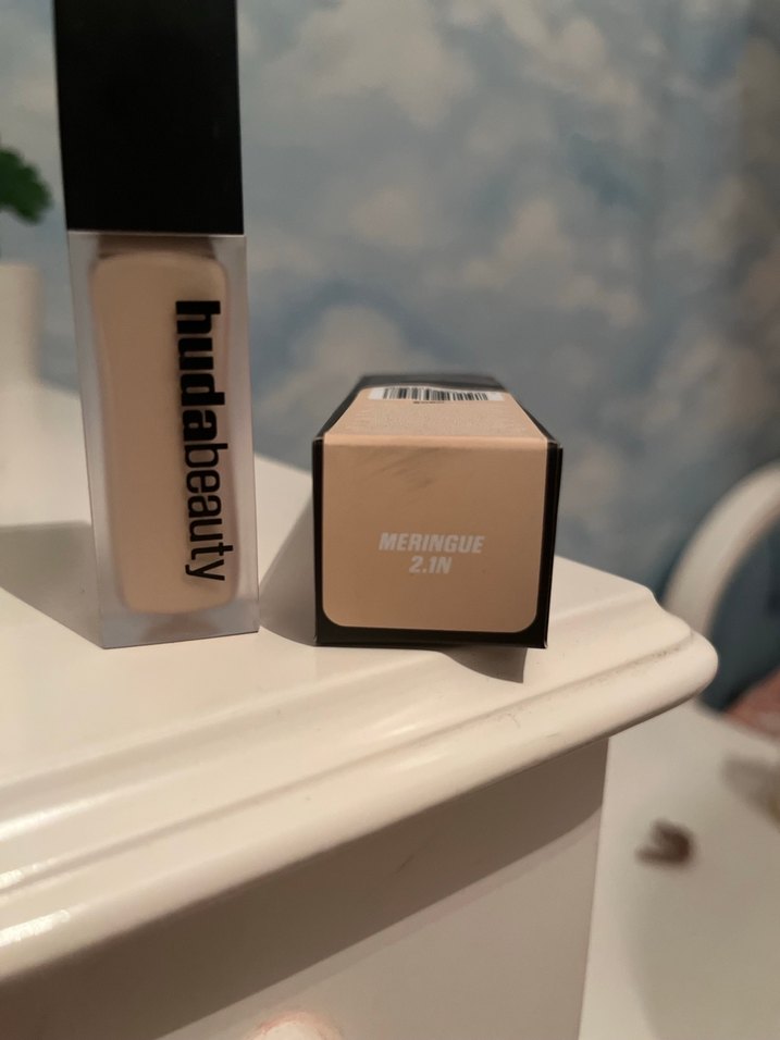 Huda Beauty Kapatıcı ve Aydınlatıcı Fondöten - Görsel 5