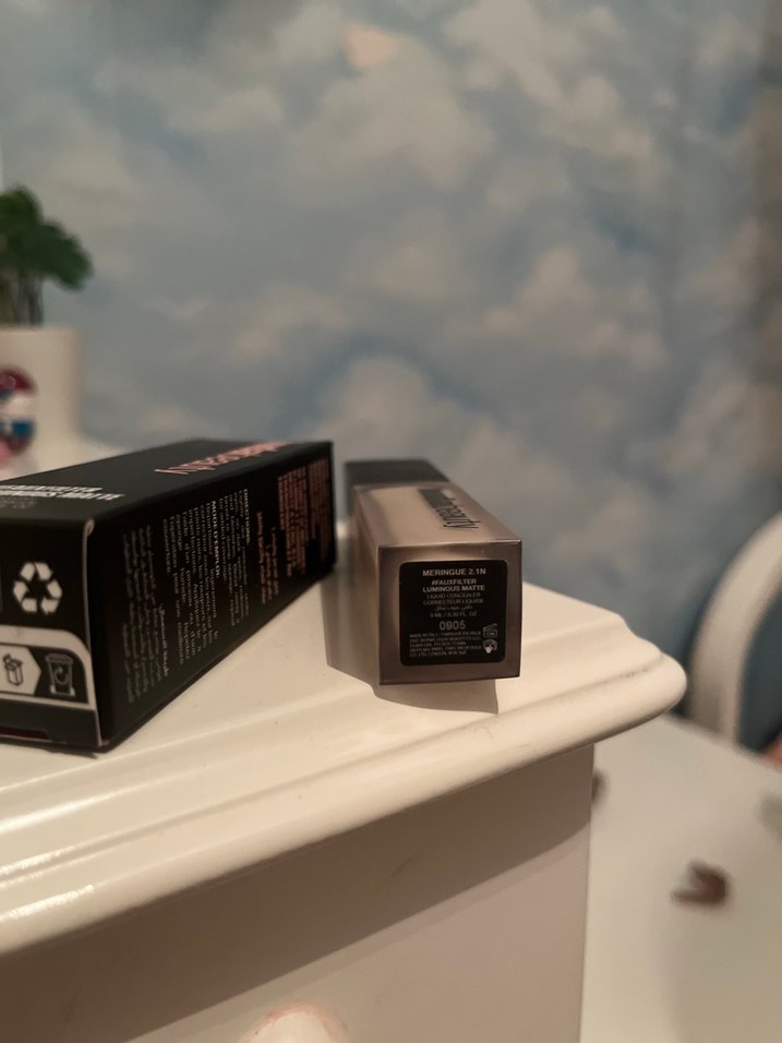 Huda Beauty Kapatıcı ve Aydınlatıcı Fondöten - Görsel 2