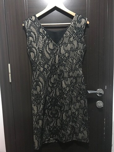 Batik Siyah ici krem detayli elbise