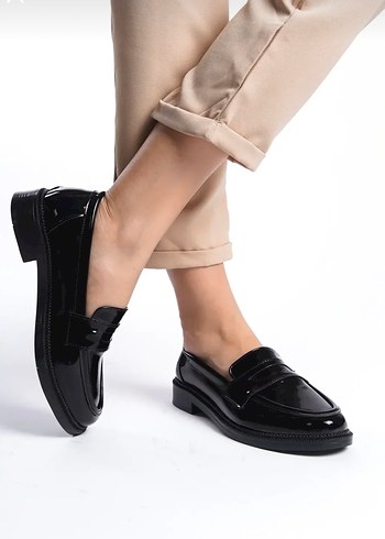 Siyah Parlak Rugan Makosen Kadın Ayakkabı - Görsel 3