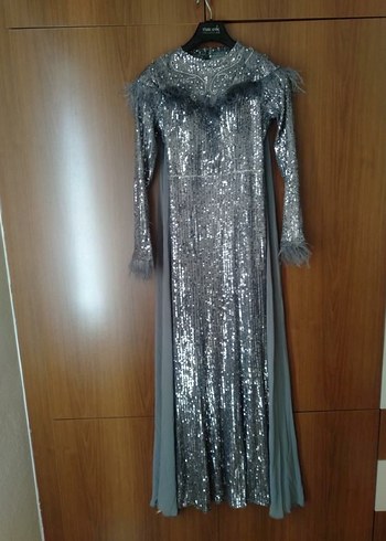 Gri Uzun Kollu Kürklü İşlemeli Abiye Elbise - Görsel 2