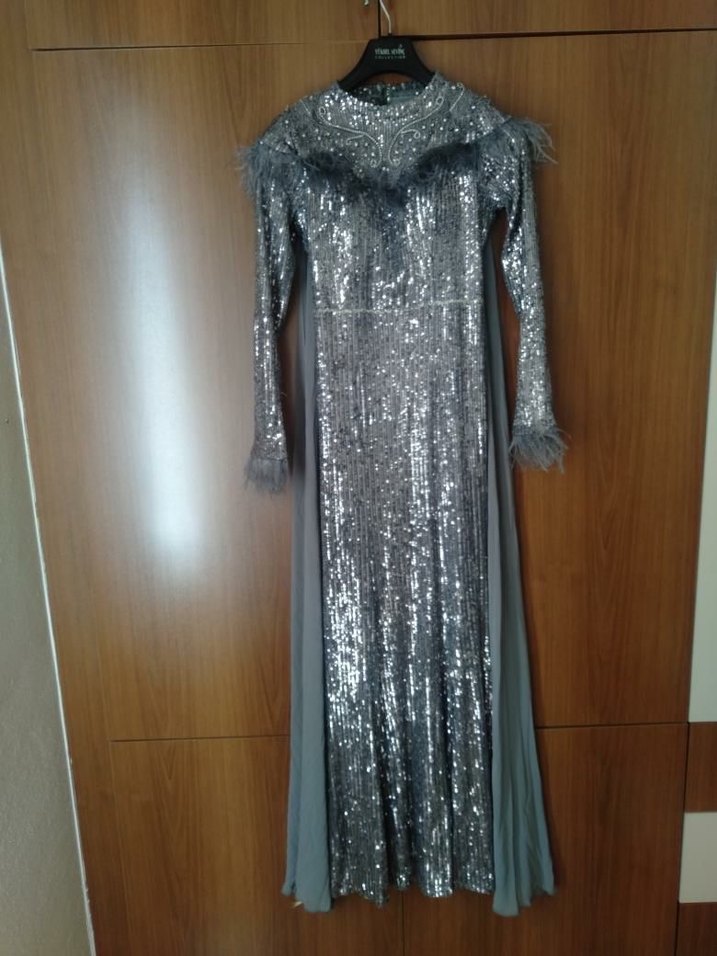 Gri Uzun Kollu Kürklü İşlemeli Abiye Elbise - Görsel 2