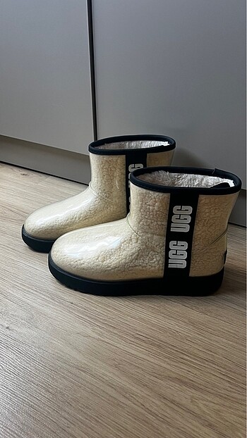 UGG CLEAR MİNİ BOT 38 NUMARA