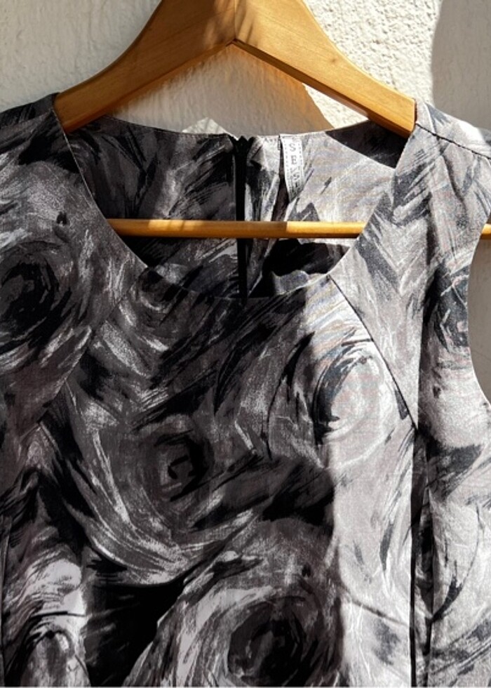 GRİ GÜL DESENLİ 42 BEDEN HALTER YAKA - Görsel 2