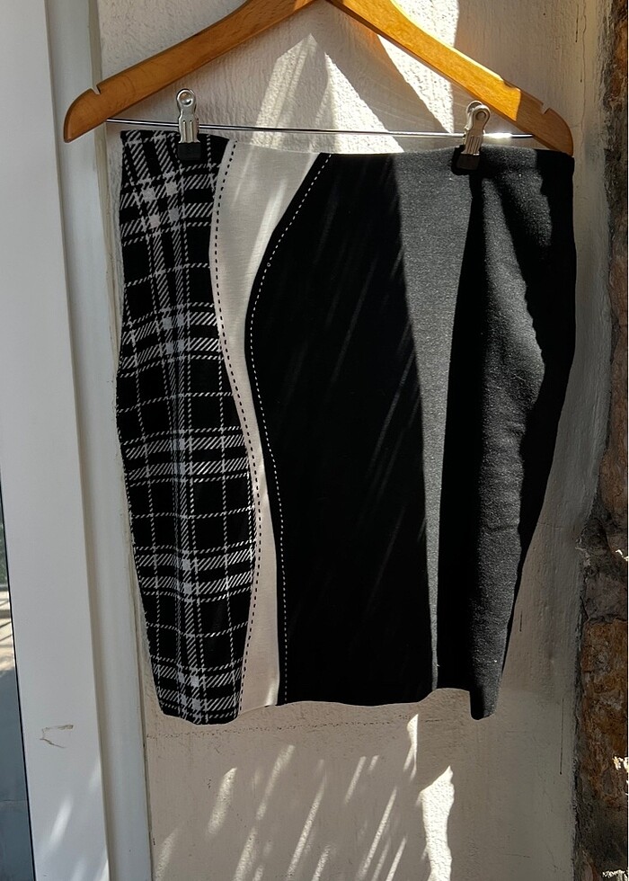 DESENLİ SİYAH MİNİ ETEK 42 BEDEN - Görsel 2