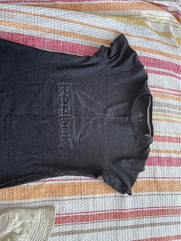 Reebok Tişört orijinal markalar temiz kullanıldı