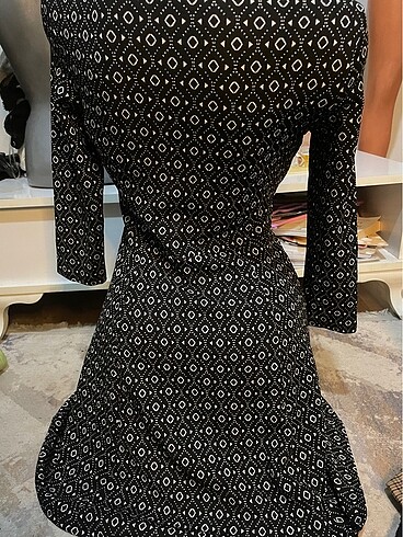 H&M Divided desenli siyah elbise