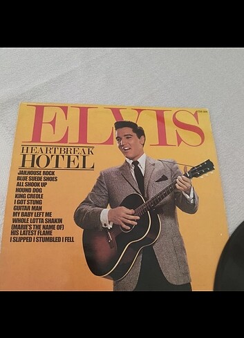 ELVİS PRESLEY VE BEATLES