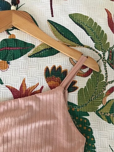 Bershka pembe body / M