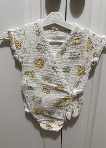 Baskılı Beyaz Örgü Kız Bebek Tulum