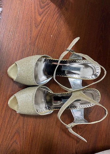 Altın Parlak  Topuklu Ayakkabı - Görsel 2