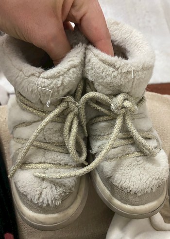 Kız Çocuk Beyaz Kürklü bot - Görsel 2